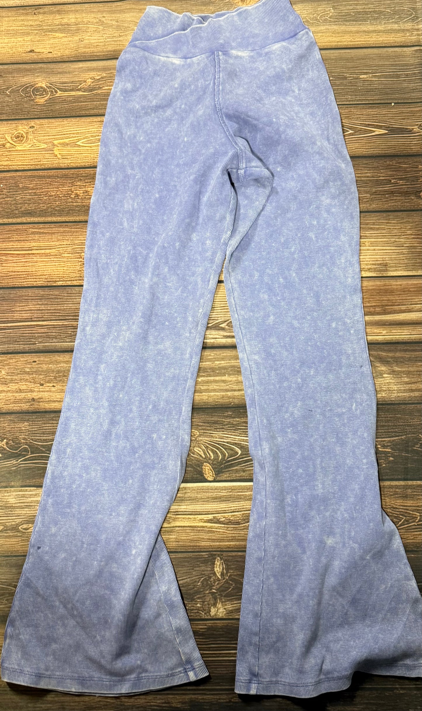 NWT Evsie medium 10..tiny spot