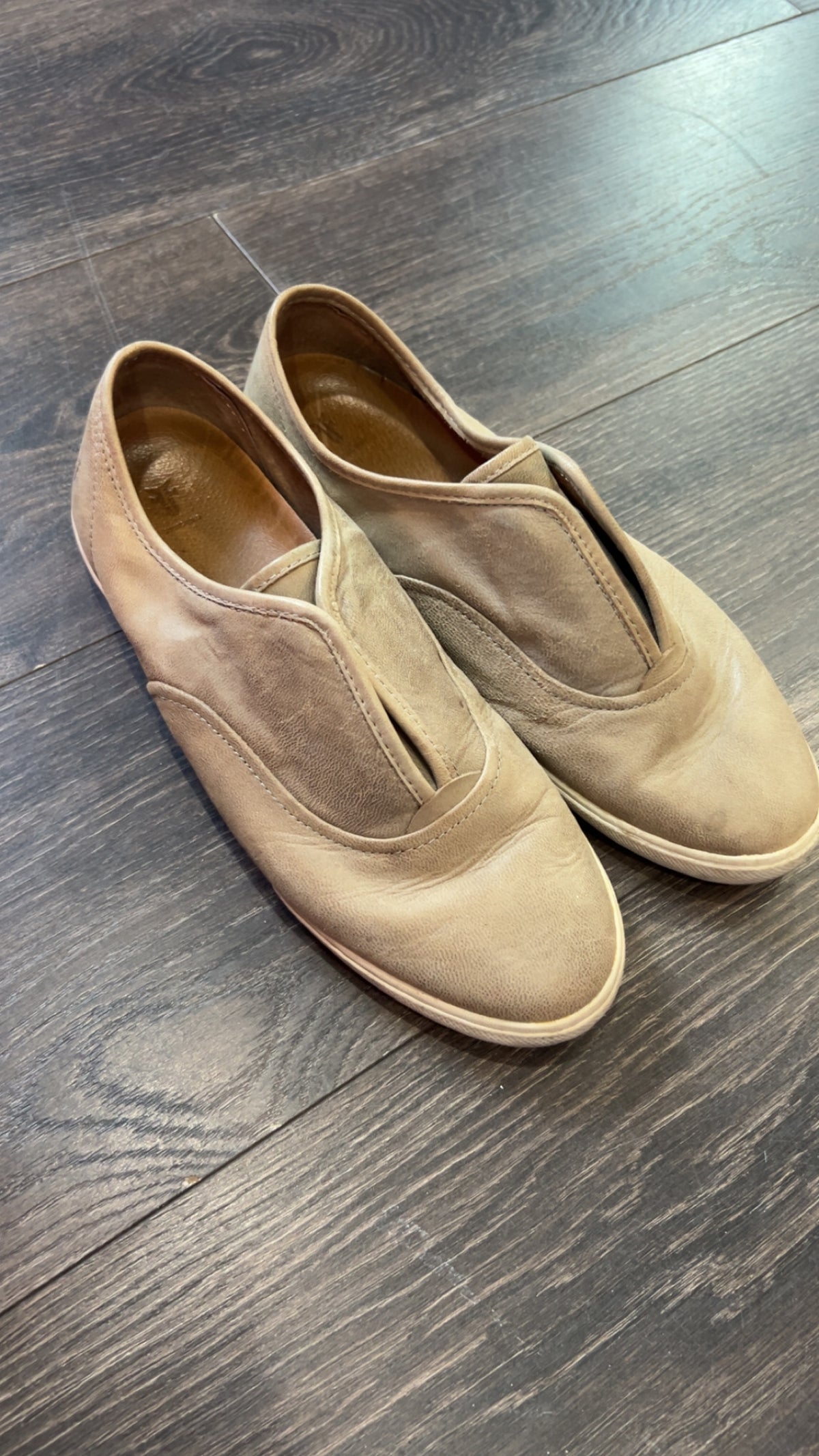 Frye women’s size 11.. retail $148