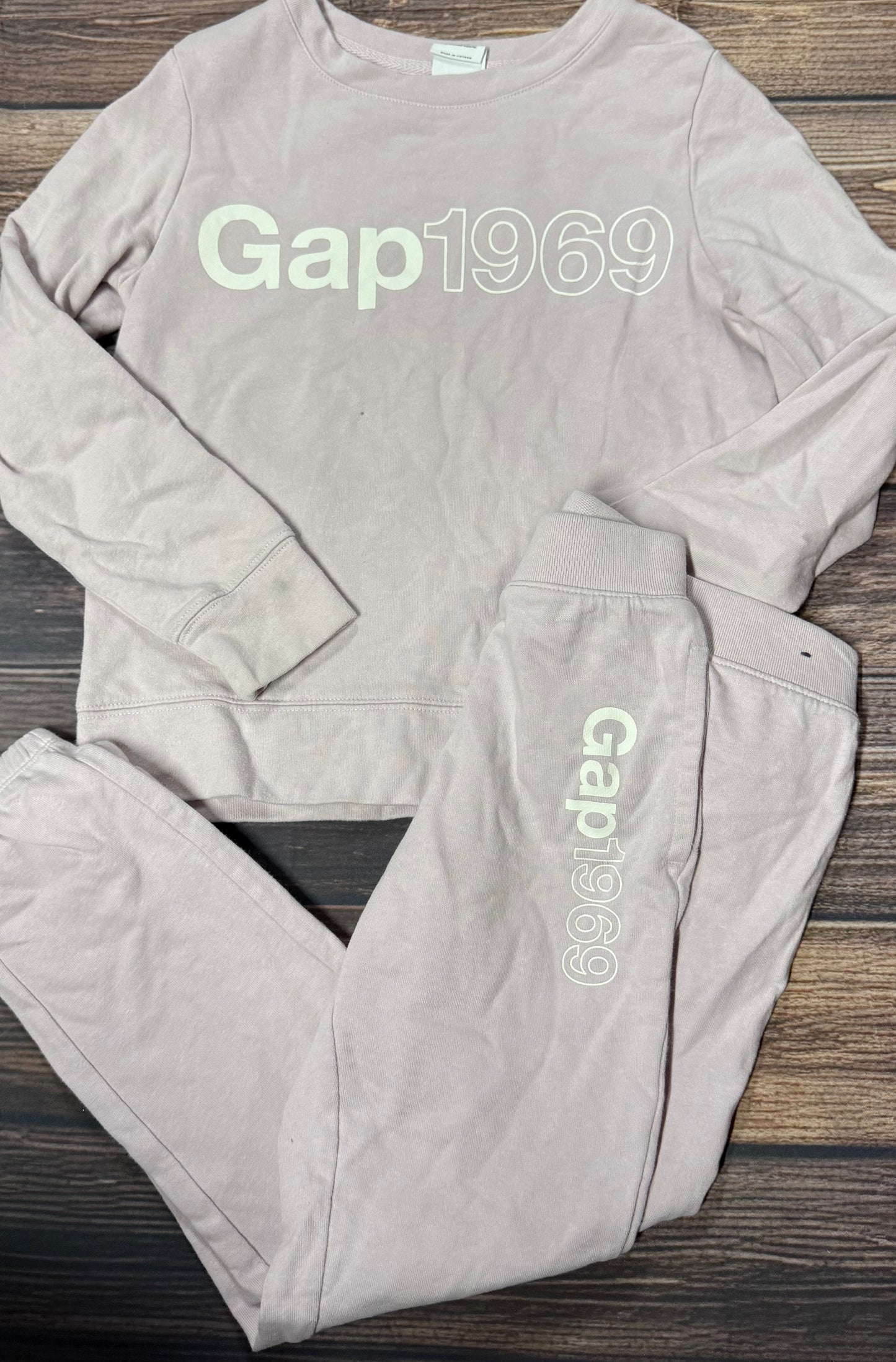 Gap 8..has some staining