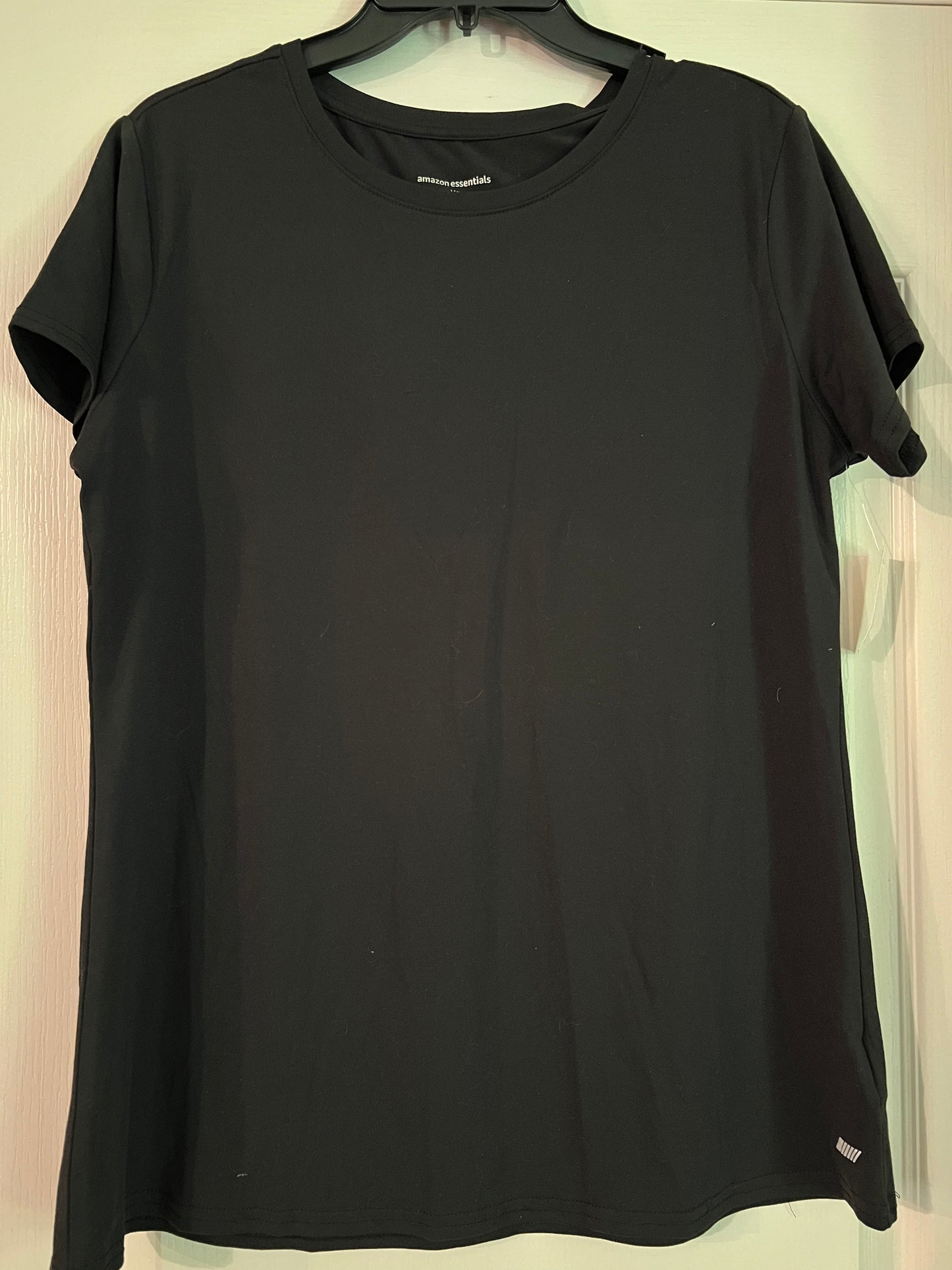 NWT Amazon essentials large