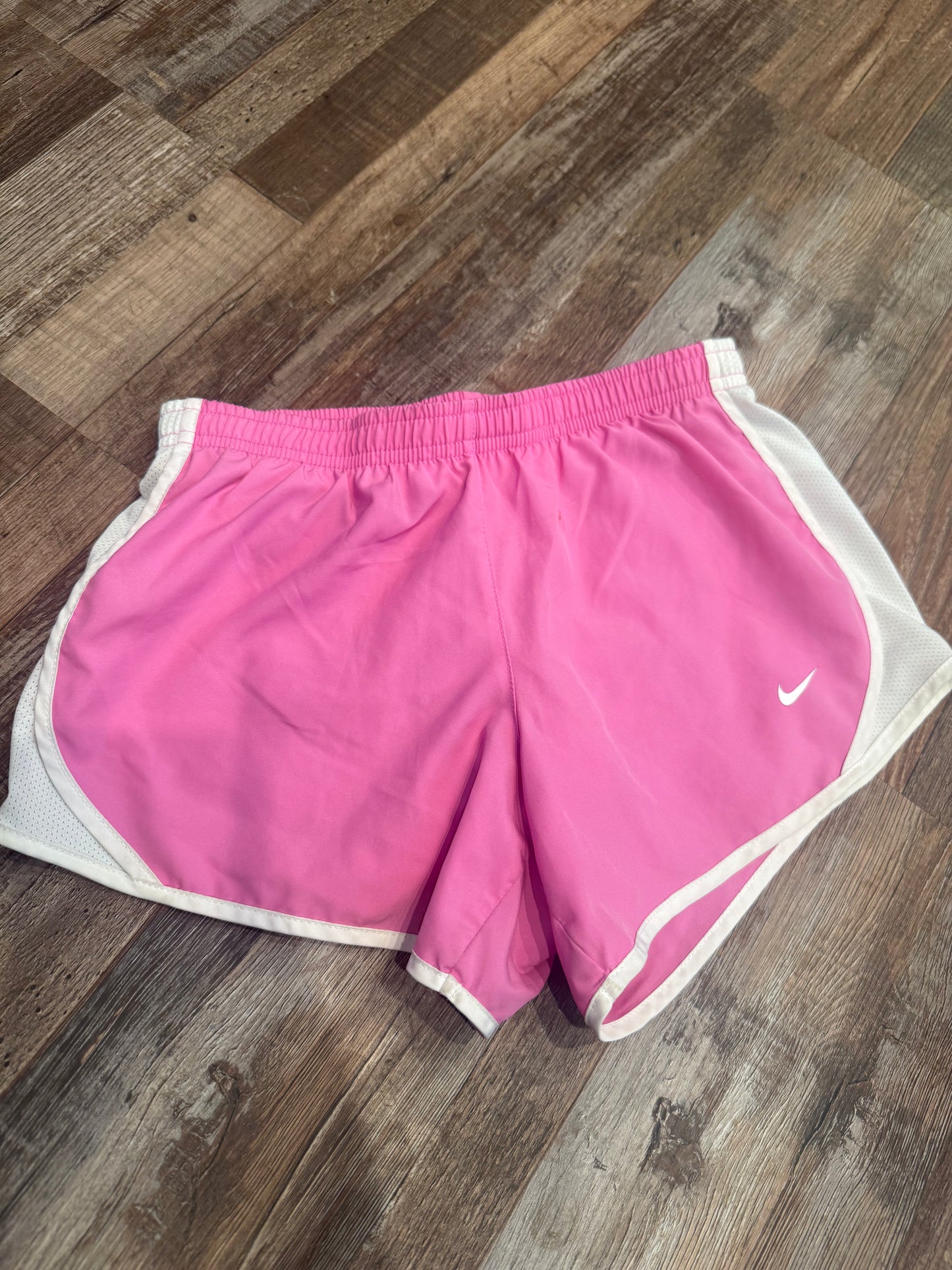nike youth med small spot