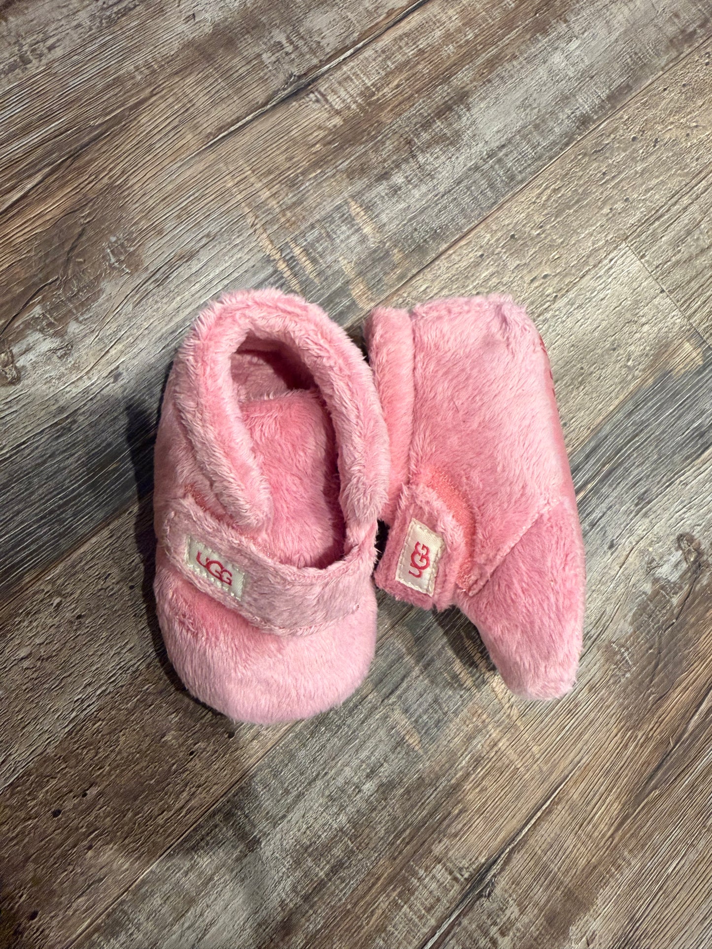 ugg size 2/3c