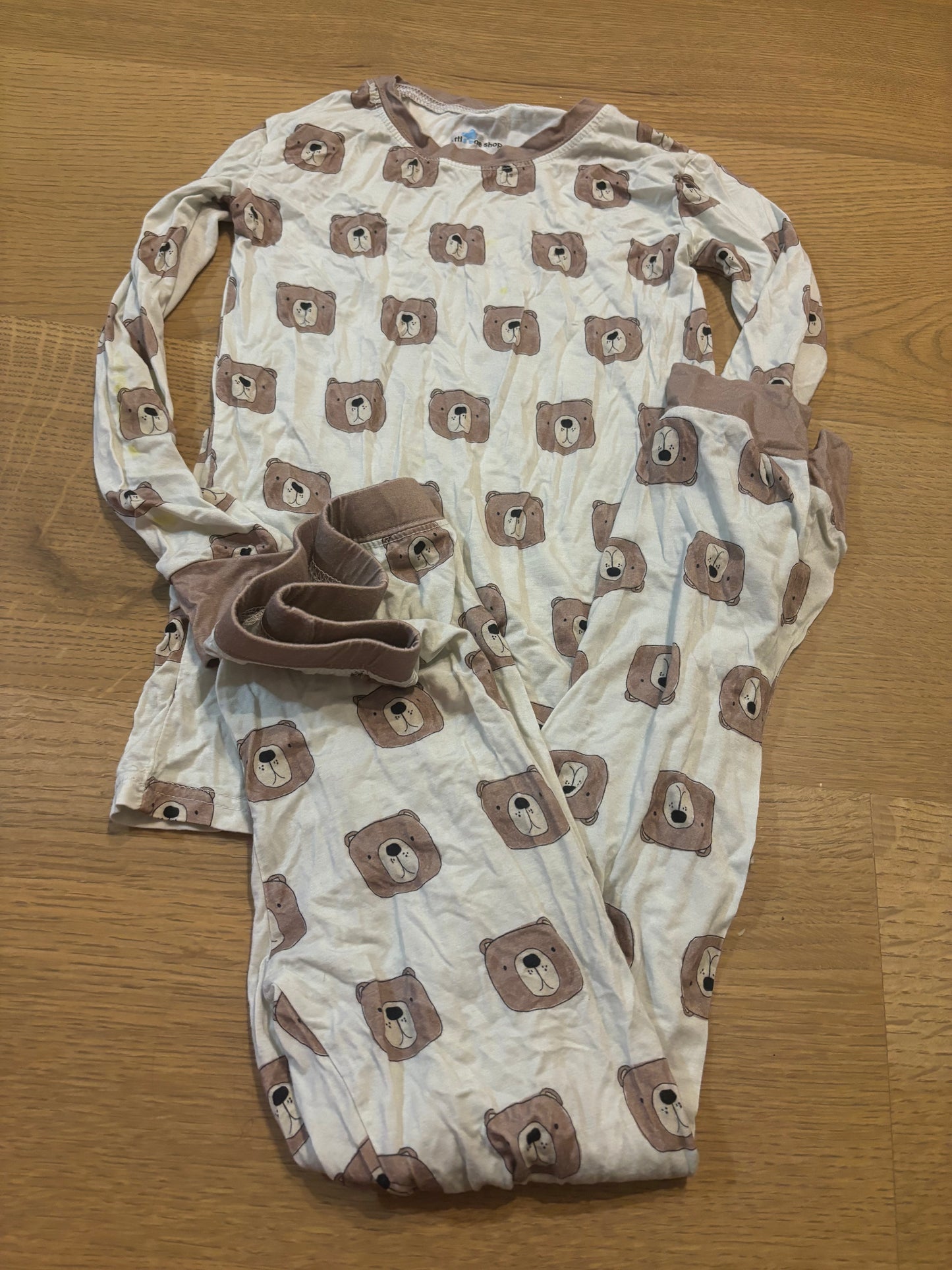 little one shop 6/7 has slight staining on top