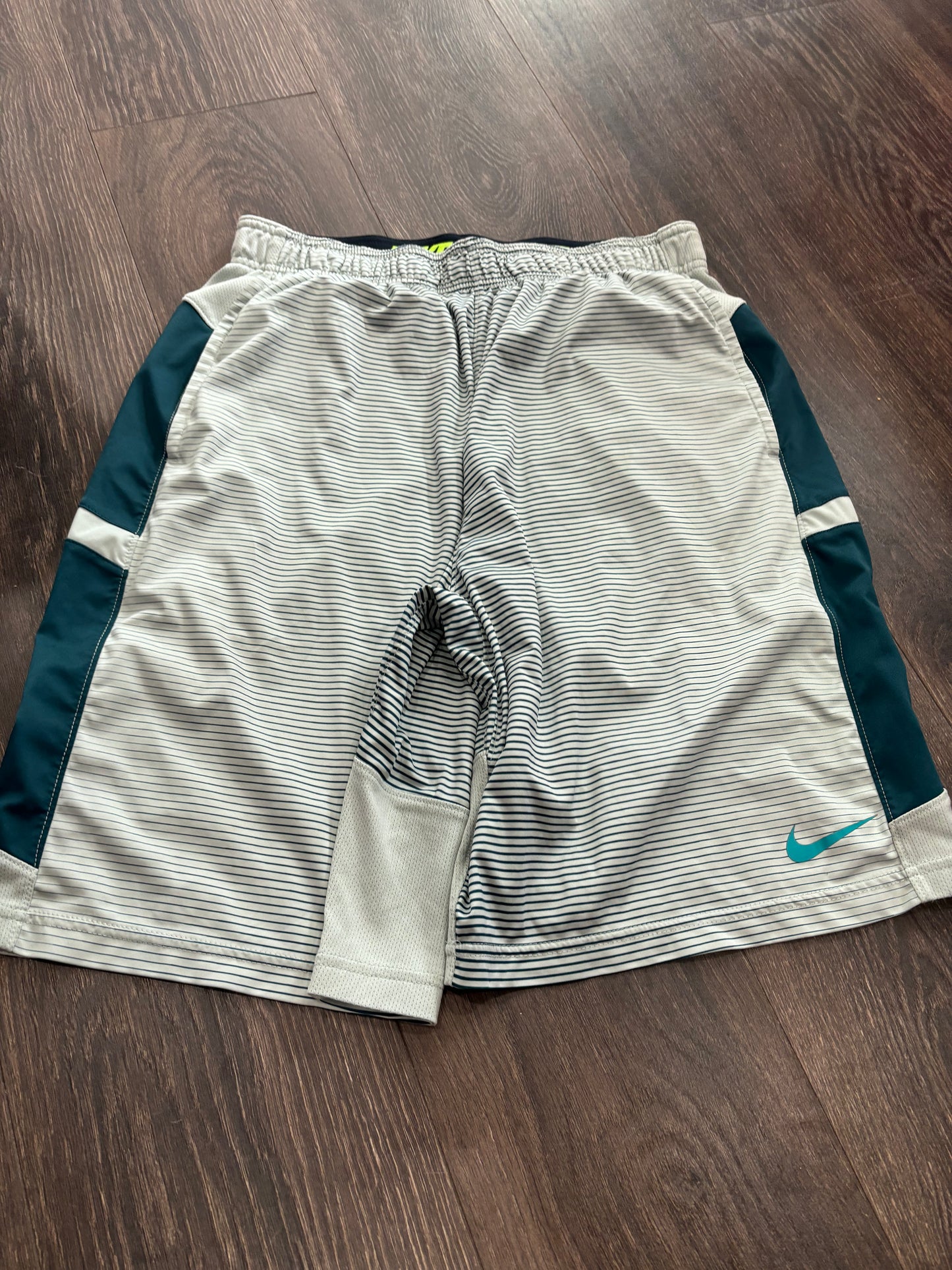 nike large
