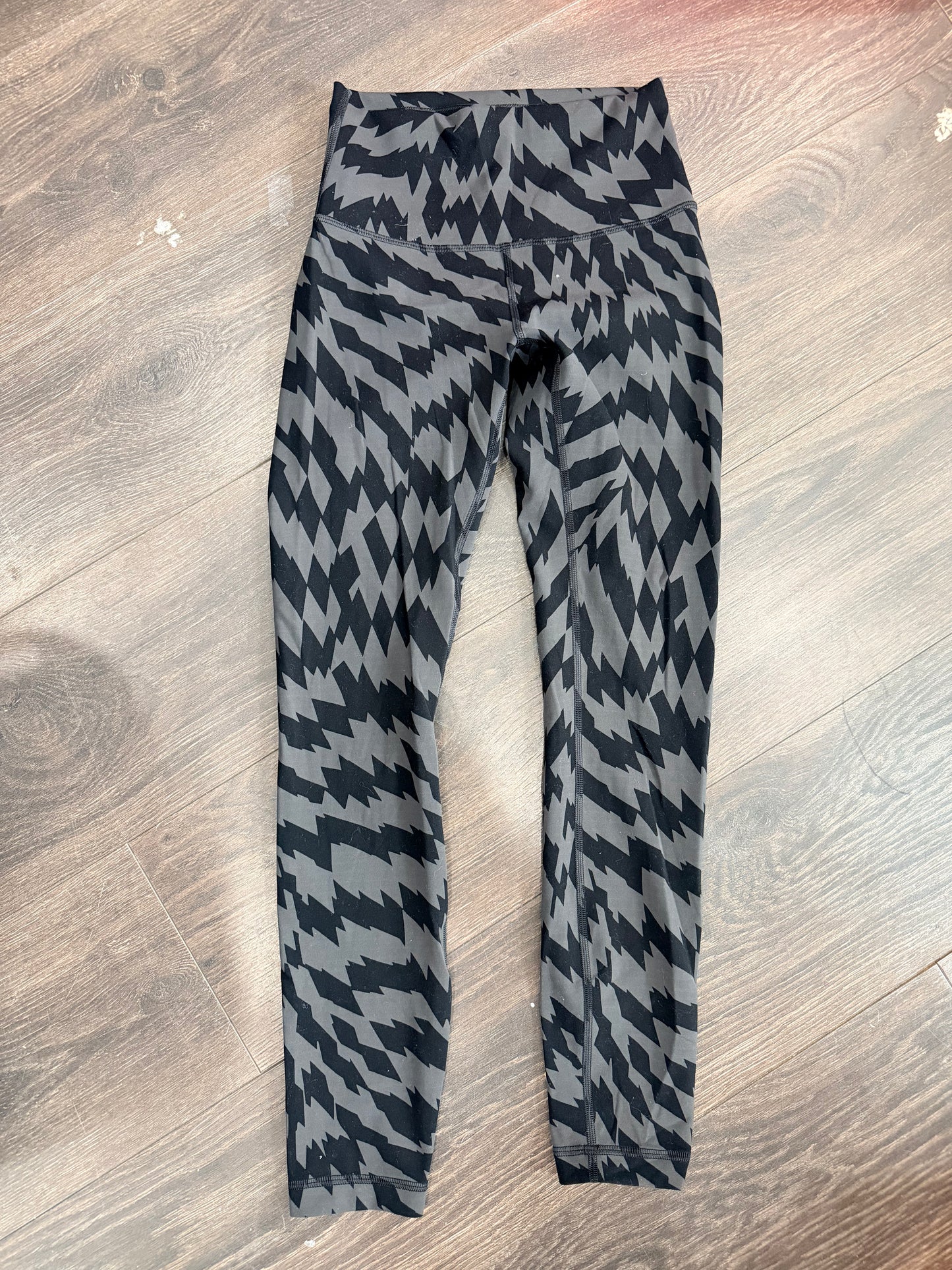 Lululemon size 4
