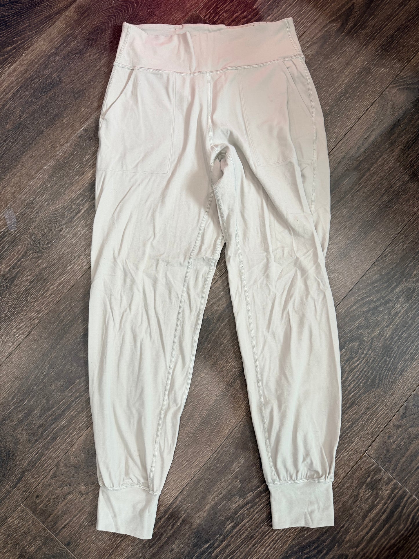 Lululemon 8 slight pilling