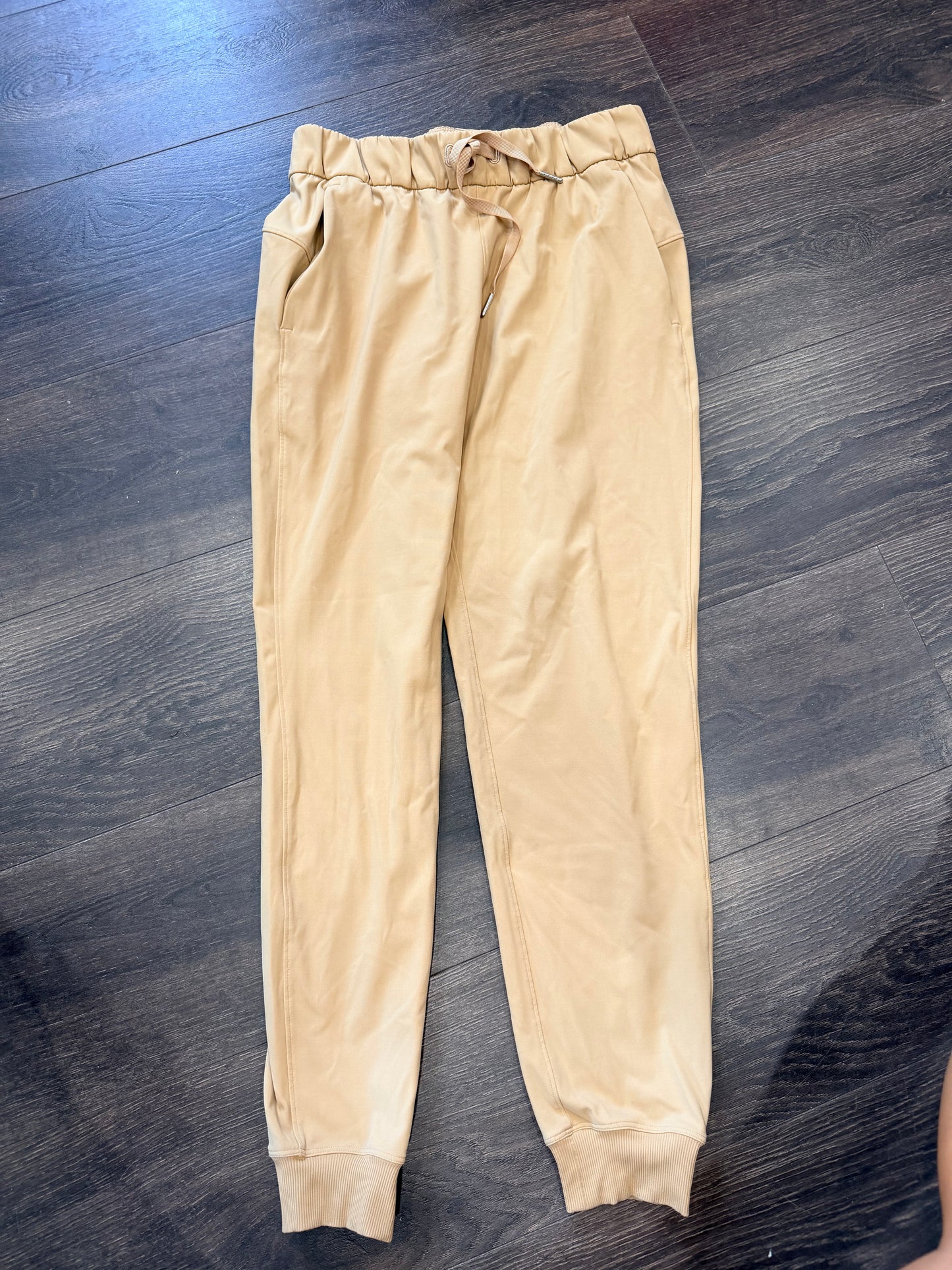 Lululemon on the fly mid rise pant size 4