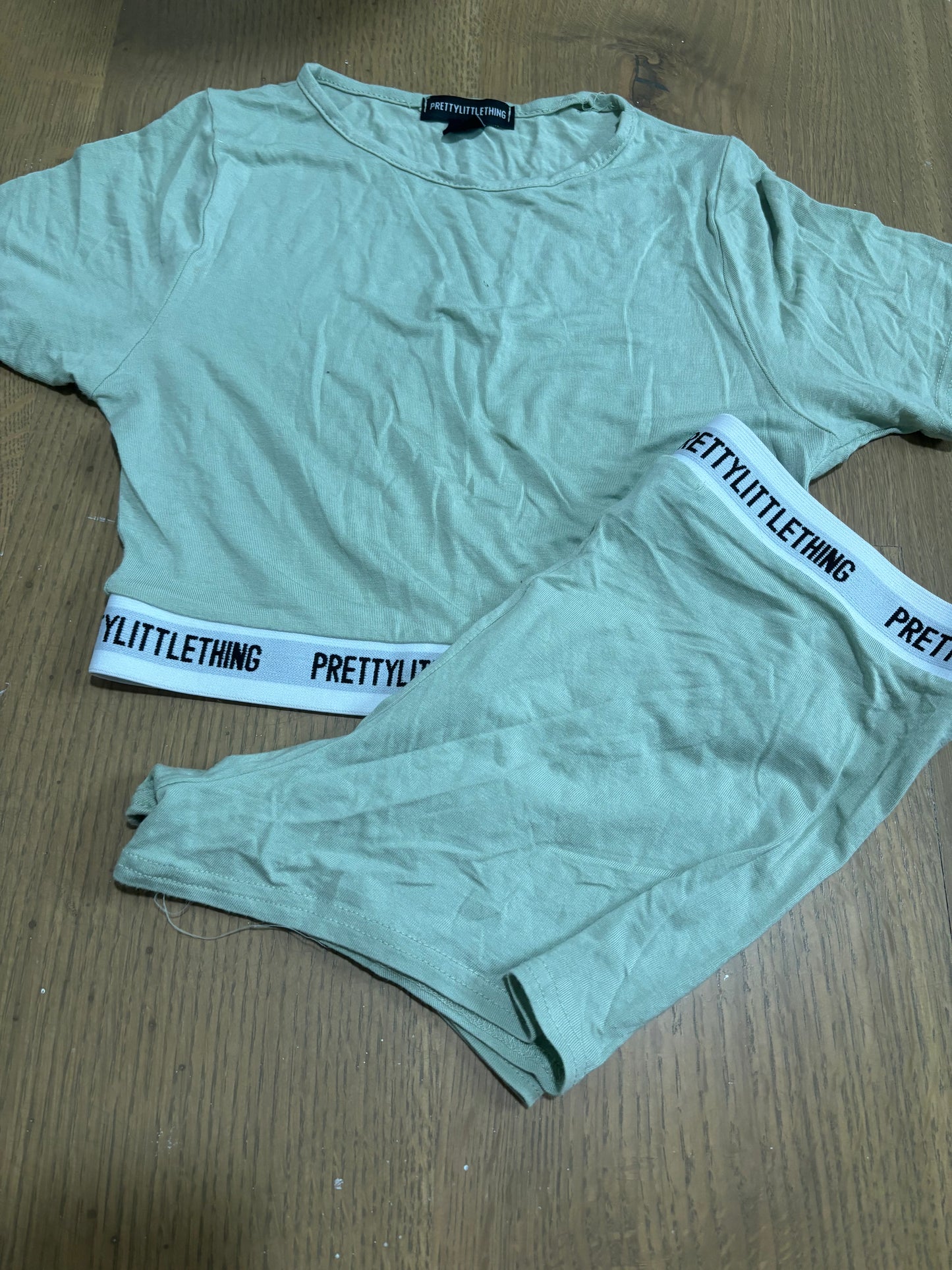 Pretty Little Thing size 4