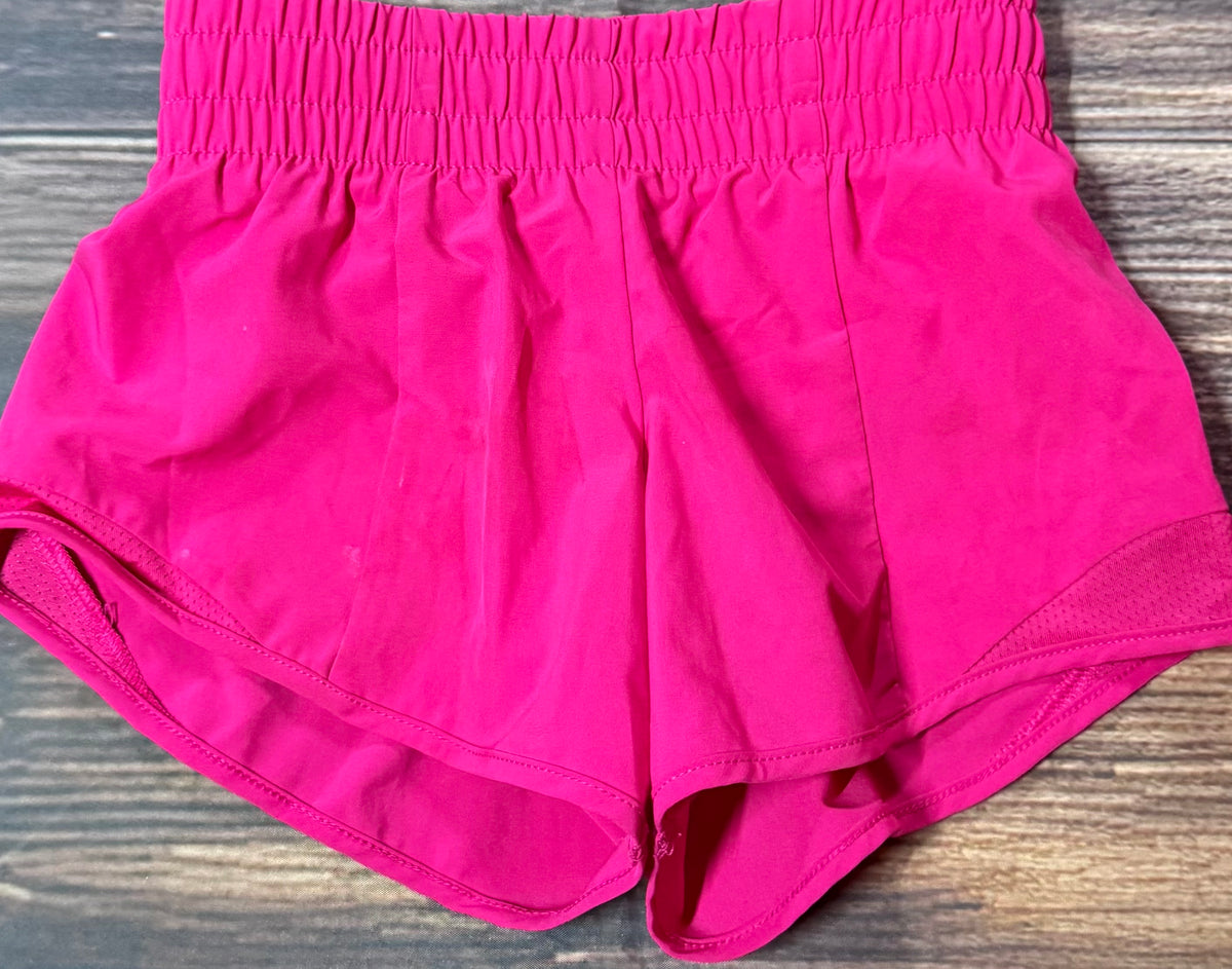 Size 4-5..has spots