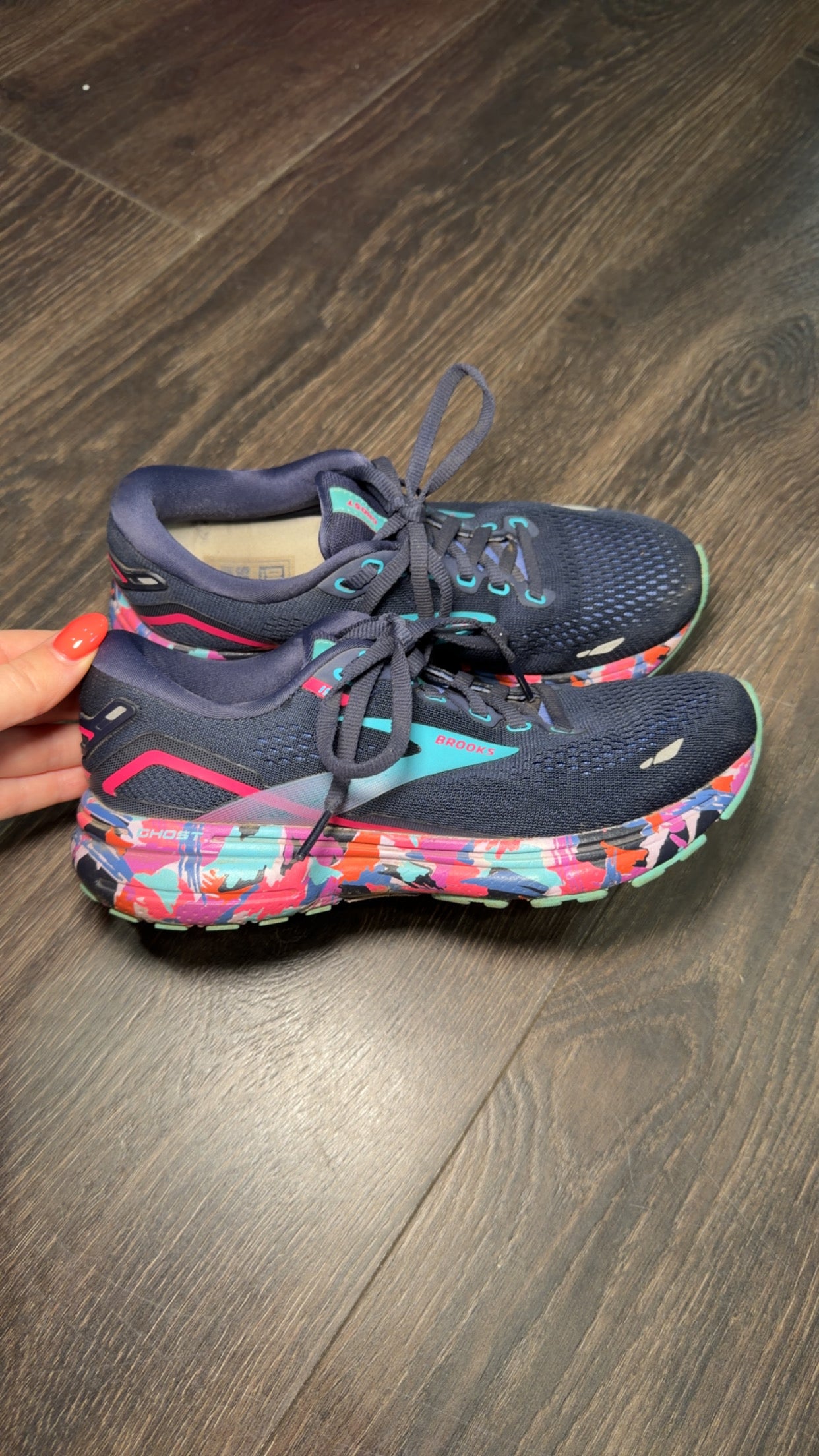 Brooks size 6