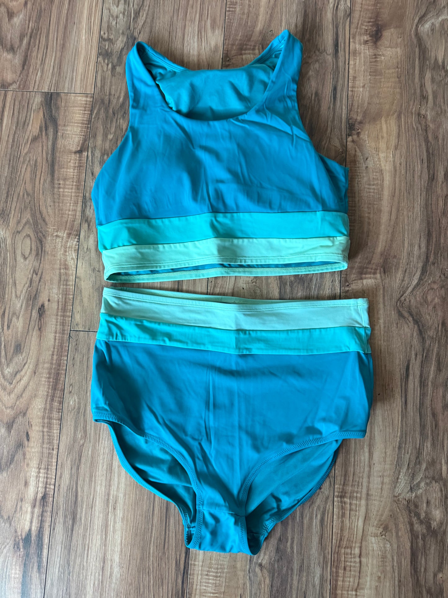 Medium top/large bottoms