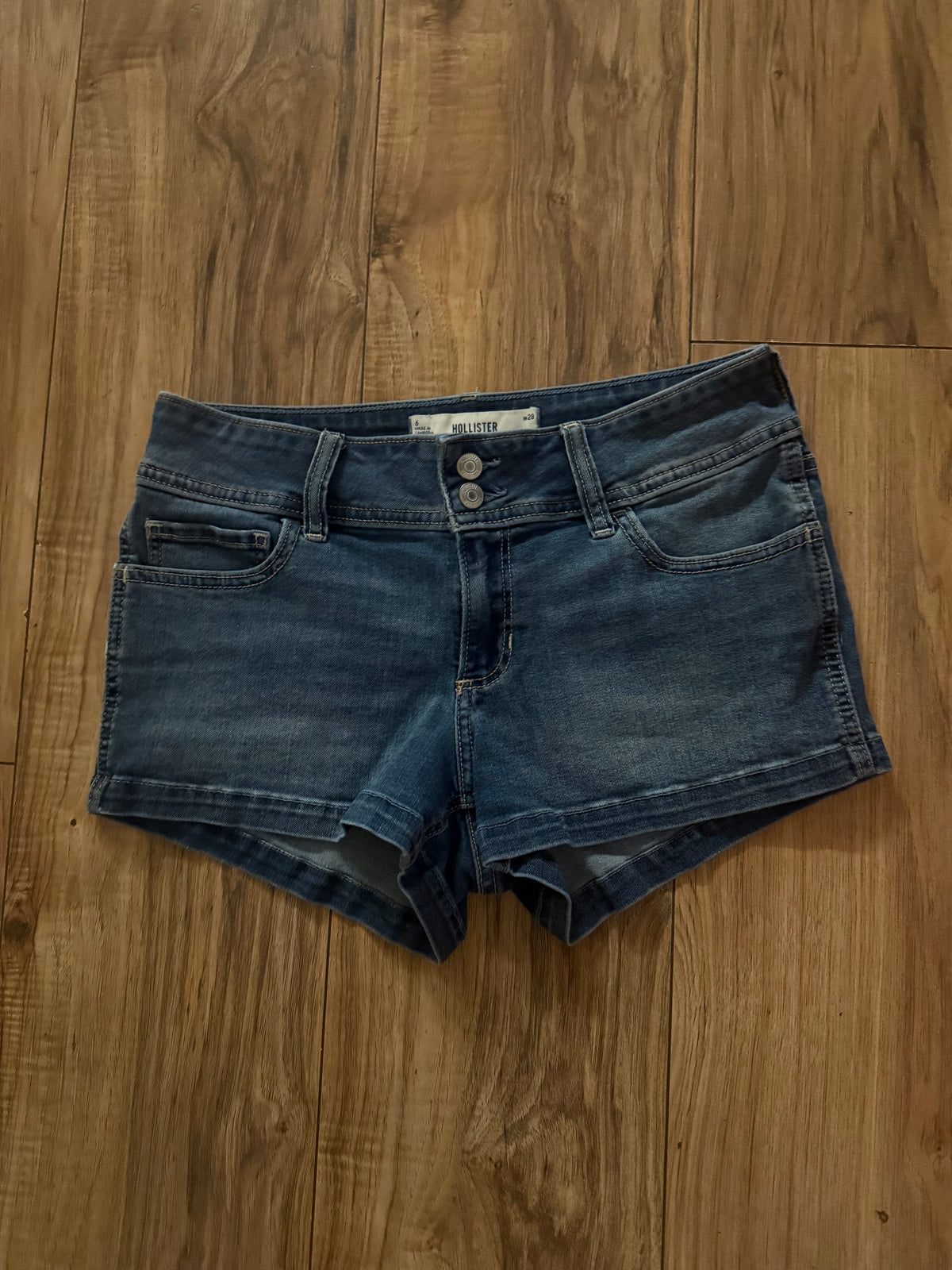 Hollister 6 W28