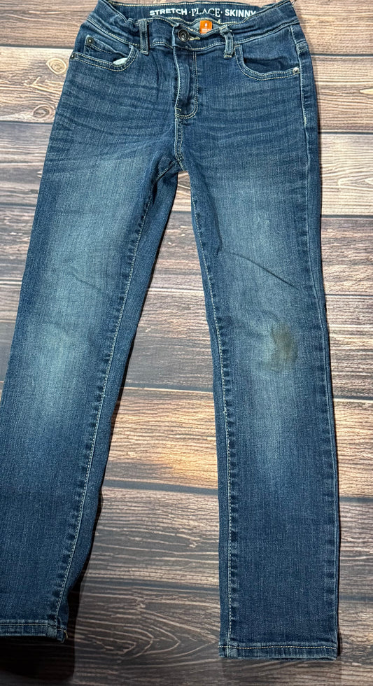 Size 8..has staining on knee