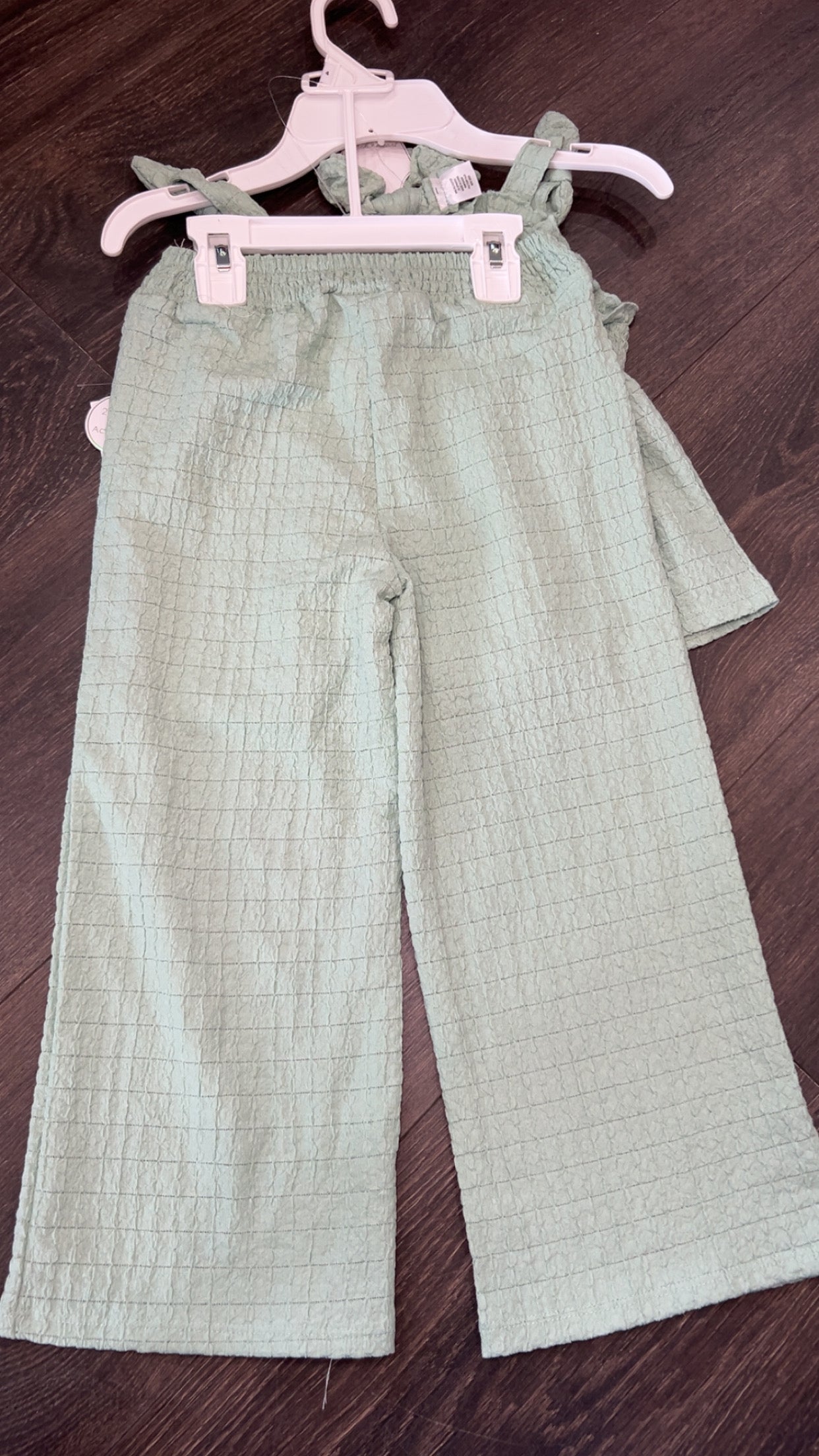 NWT Derek Heart size 4.. comes with scrunchie