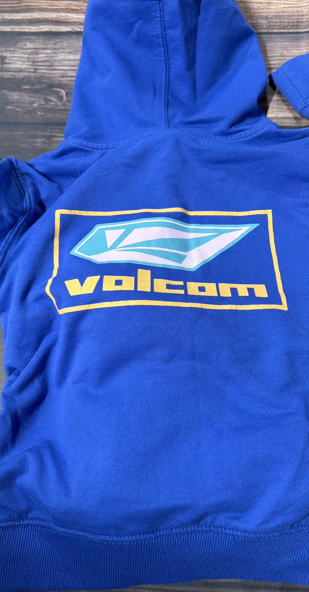 Volcom 5..lighting is showing a shade difference!