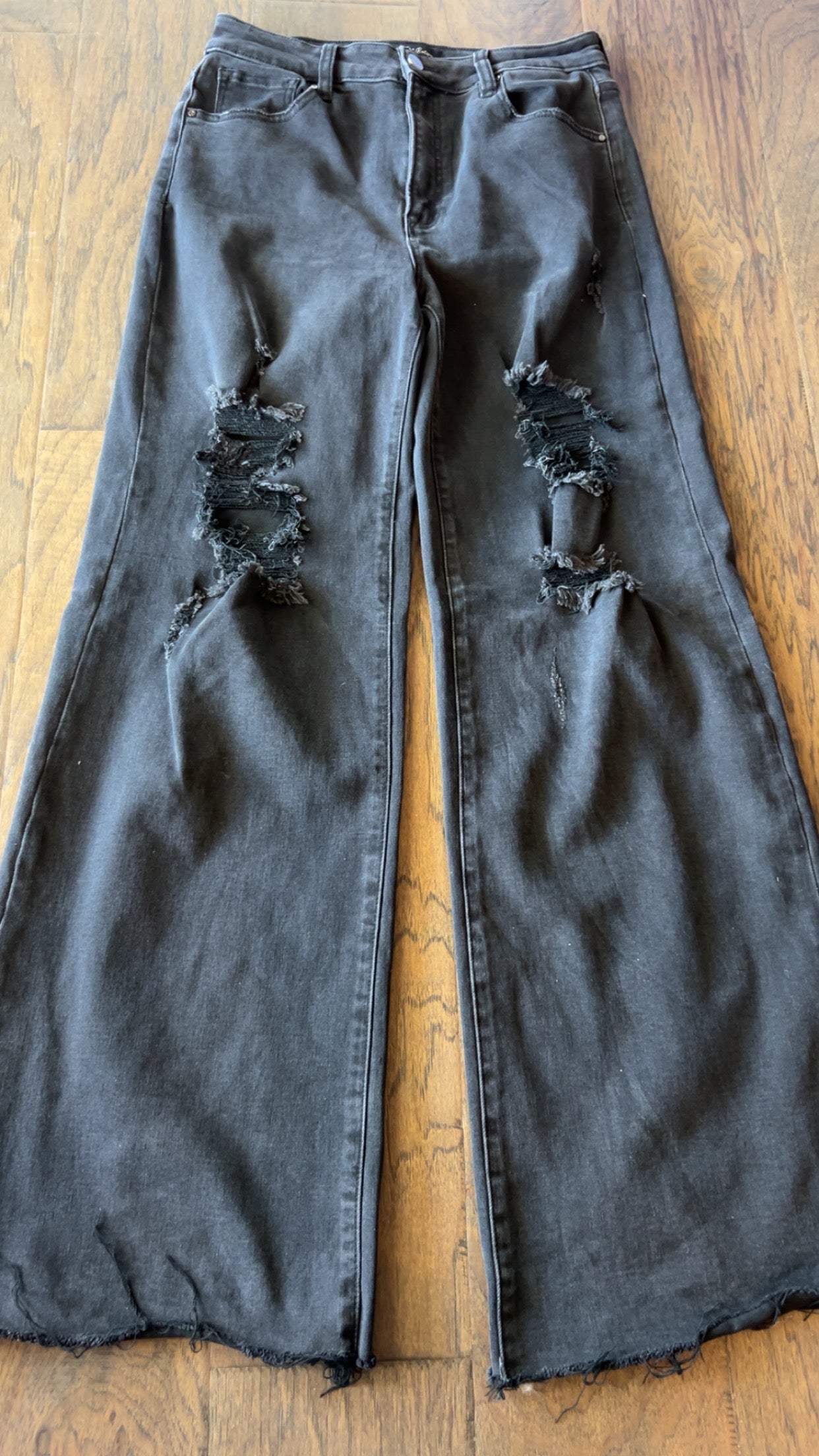 Wild Oak Boutique x Risen Jeans size 13/31