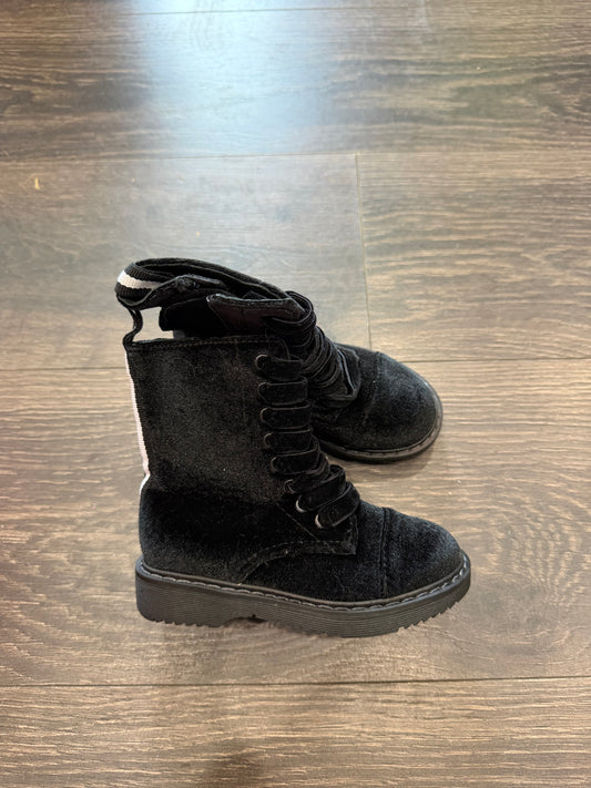 Spell Bound size 8