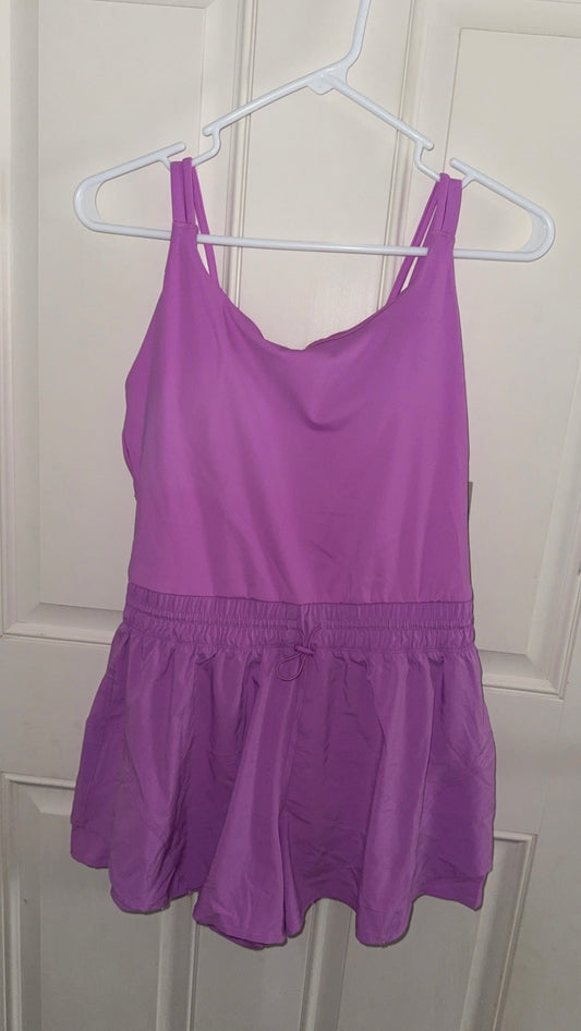 NWT Avia medium..color is showing darker..light purple!