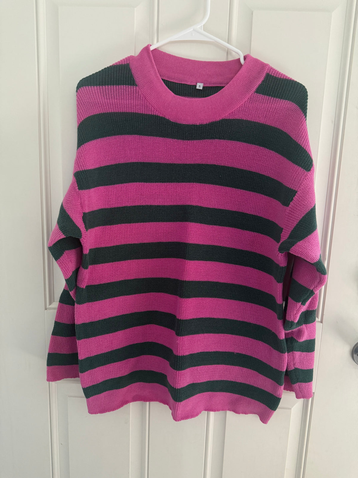 Small..dark green stripe, not black!