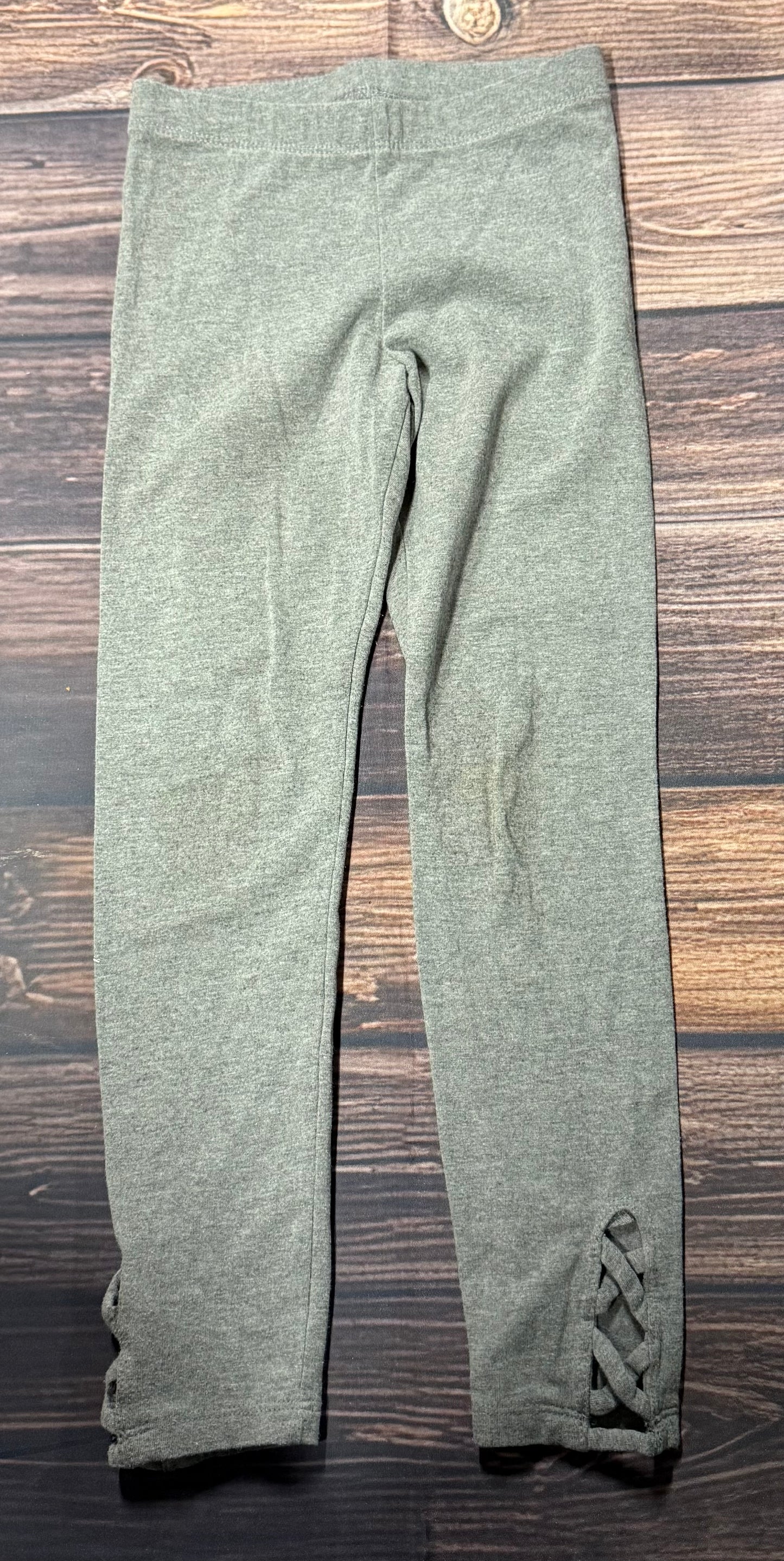 Old Navy 6/7..staining on knees