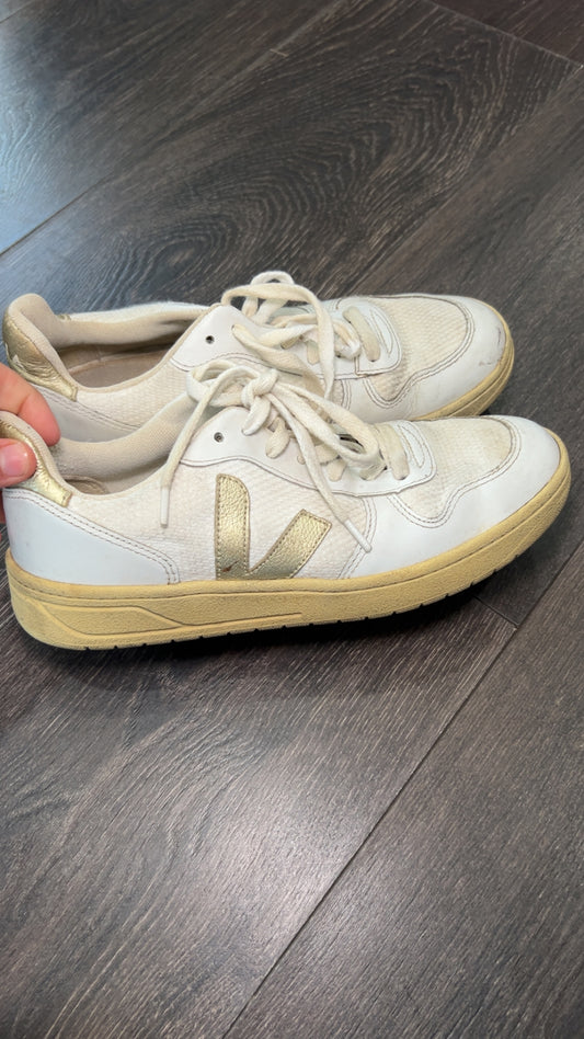 Veja women’s size 7.. online for $160