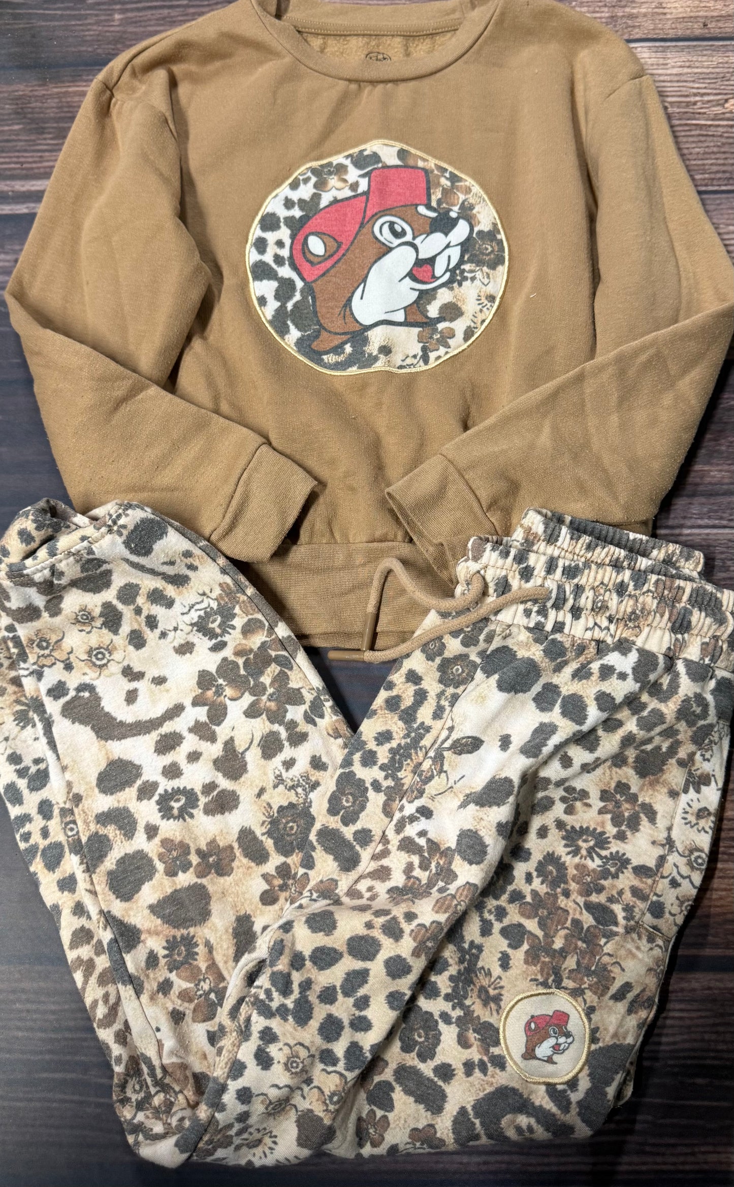 Youth medium top/youth small bottoms