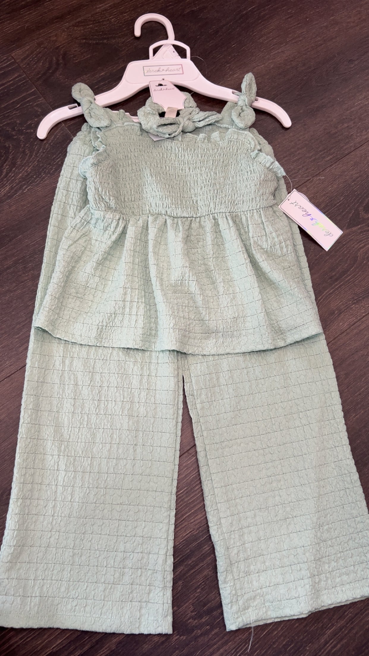 NWT Derek Heart size 4.. comes with scrunchie