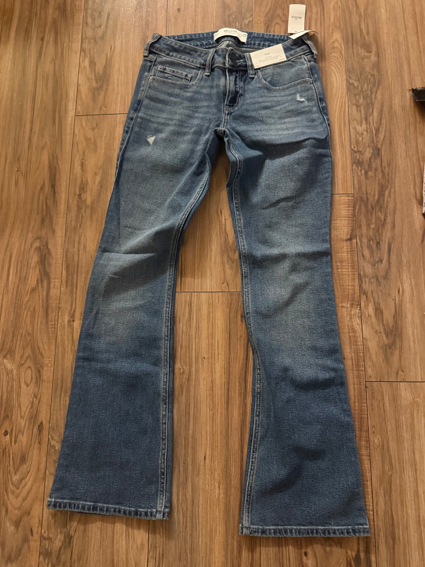 NWT Hollister 2R w26..$50 retail