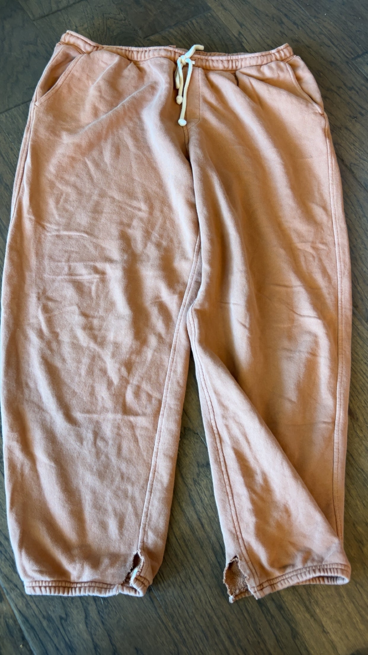 Aerie XL.. have cuts at the bottom