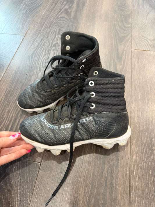 Under Armour size 3.5Y