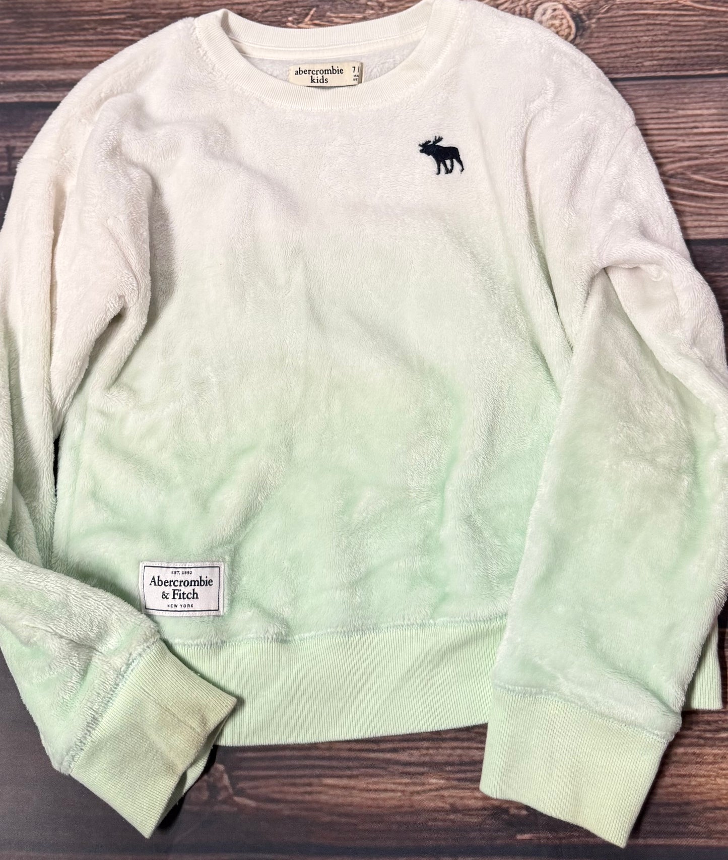 Abercrombie kids 7/8..has staining on cuffs