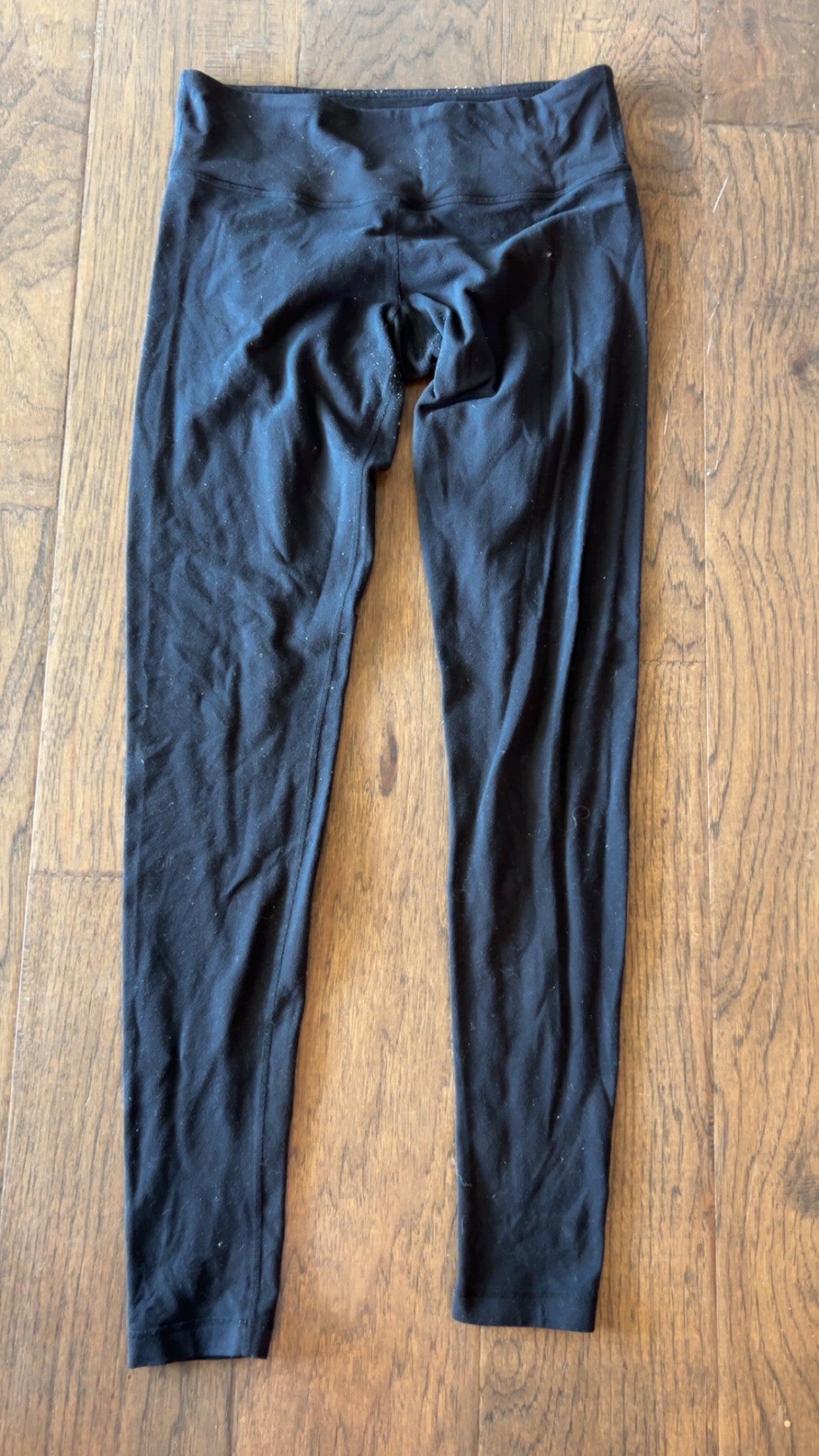Lululemon size 8.. some pilling