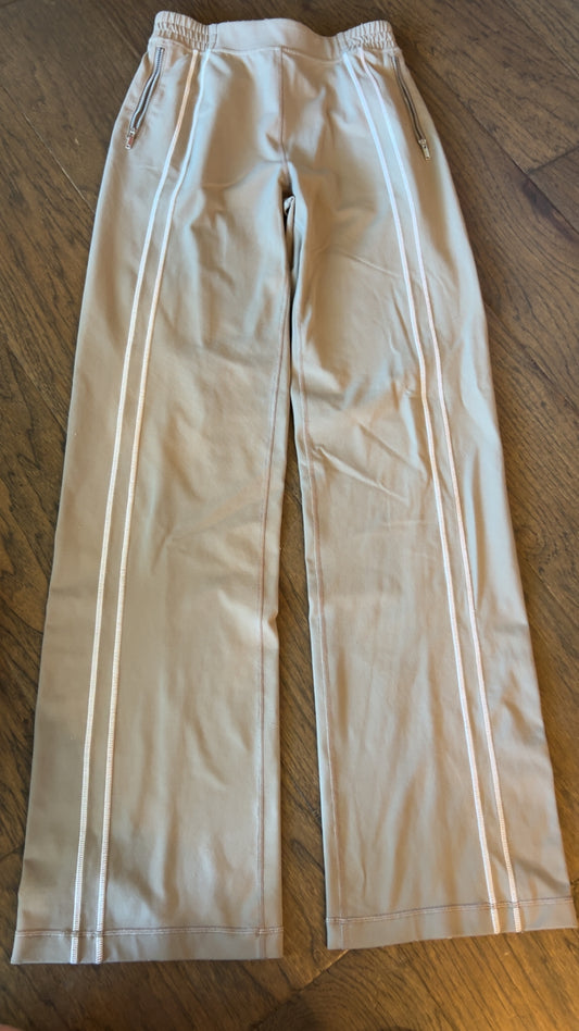Lululemon define mid-rise track pant size XS.. retail $128