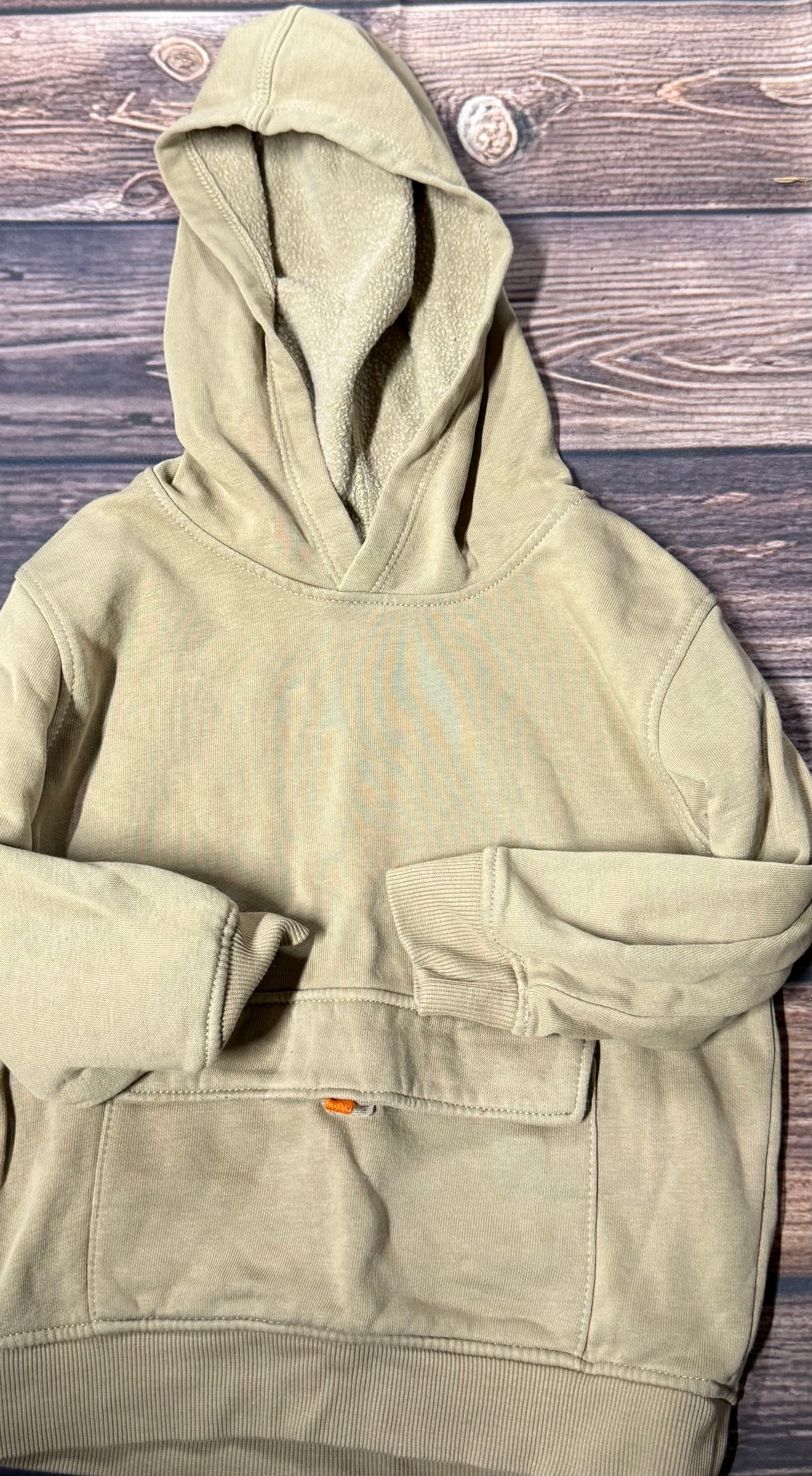 Old Navy 2T..no staining just the lighting!