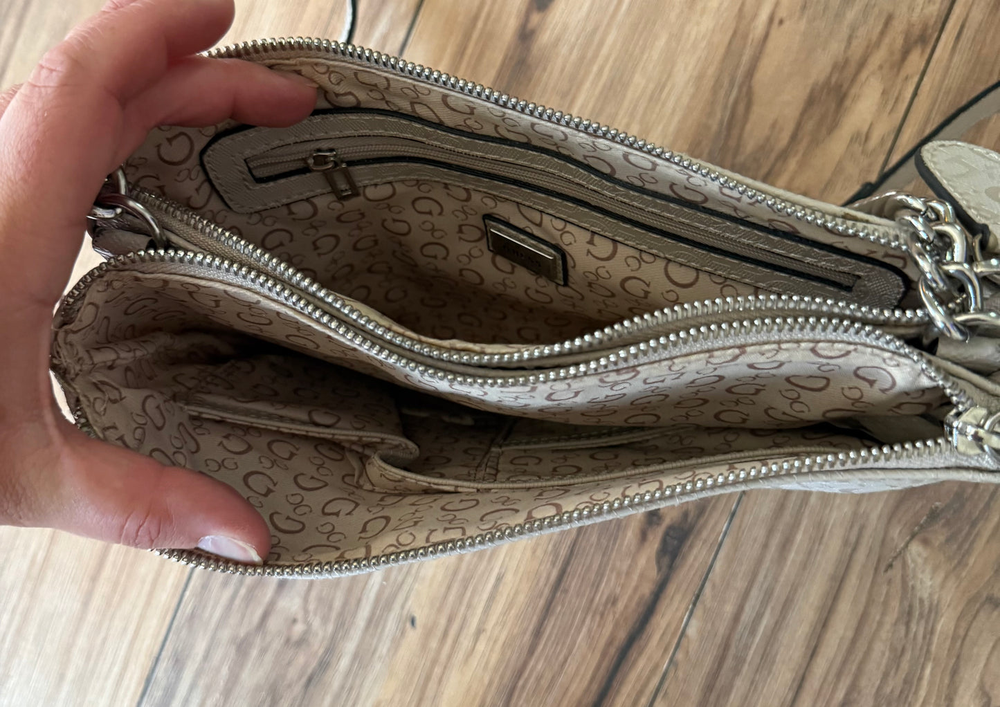 Guess crossbody..inside in second pic