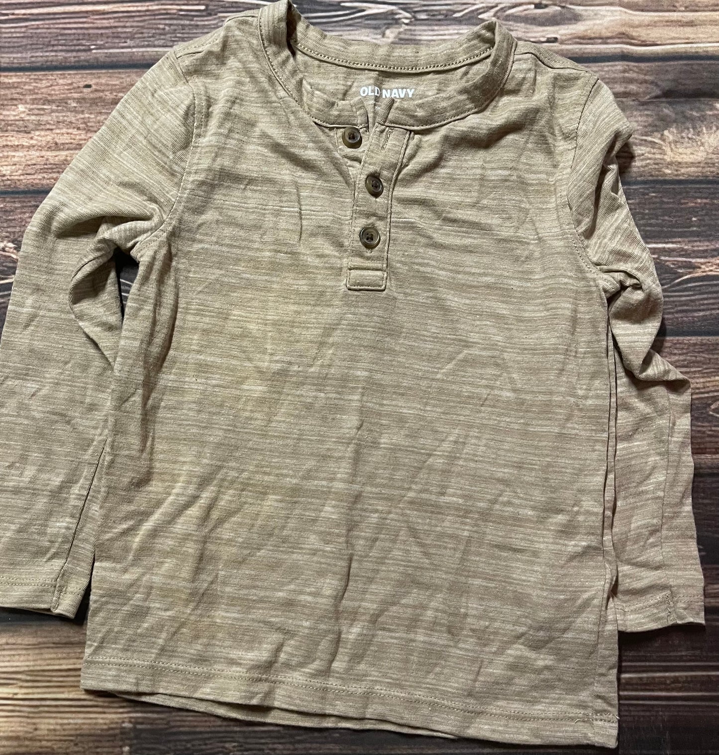 Old Navy 4T shirt