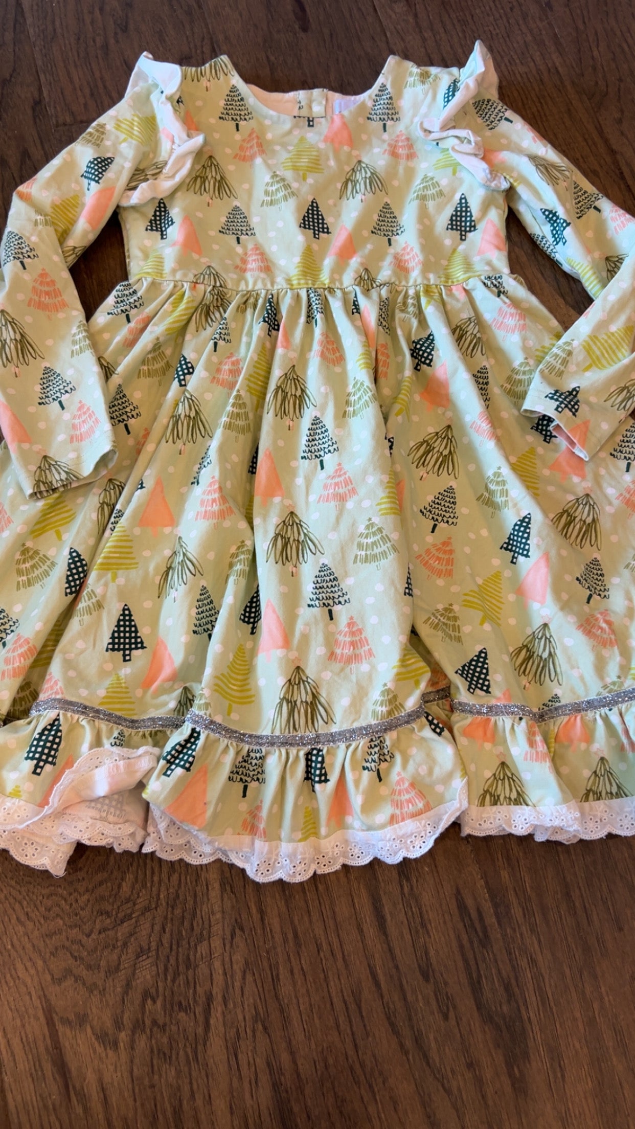 Love + Grow Clothing Co size 10Y.. faint stain