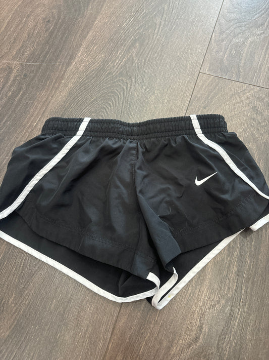 Nike youth xs