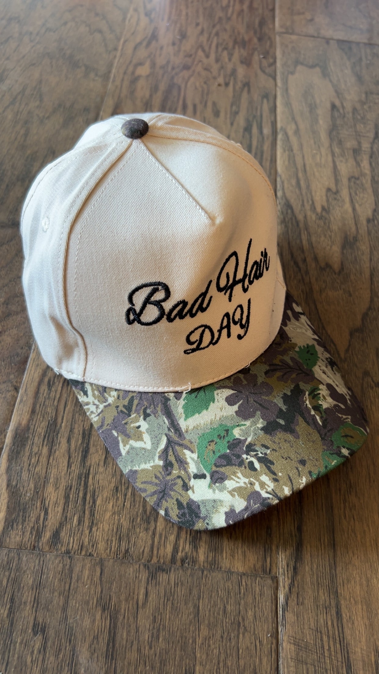 New in bag women’s hat