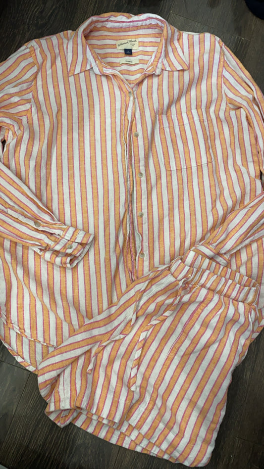 Universal Threads medium top.. small bottoms