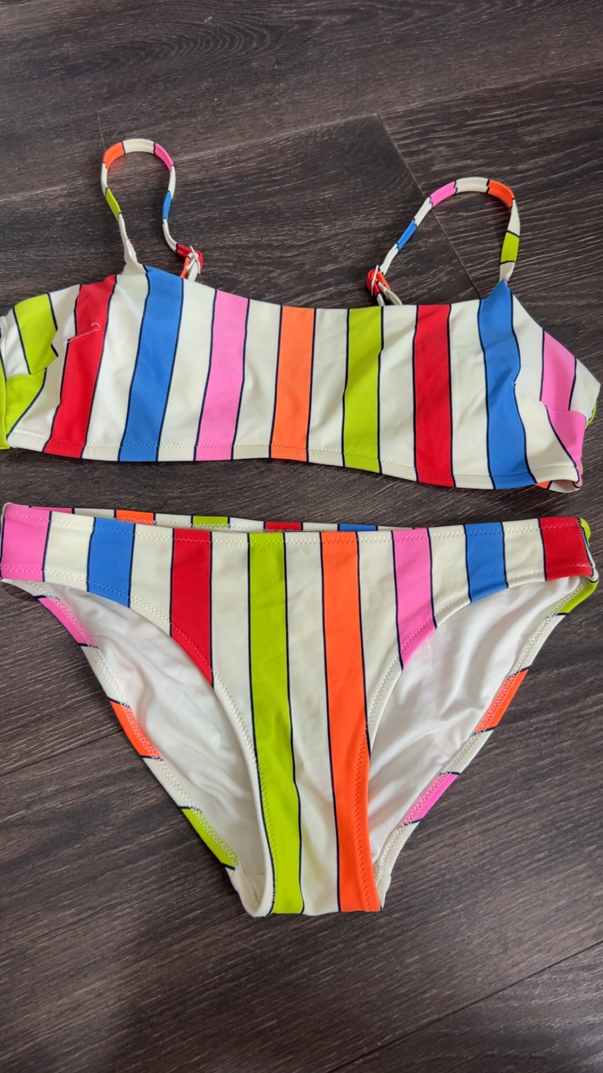 Aerie large top, small bottom