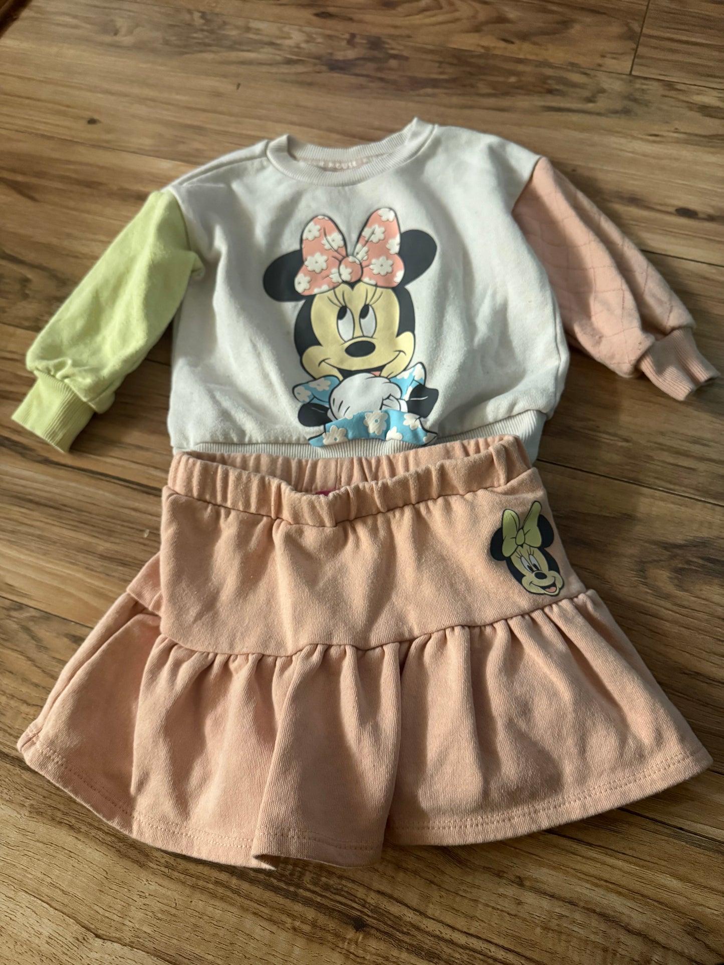 Minnie 2T..shorts under skirt