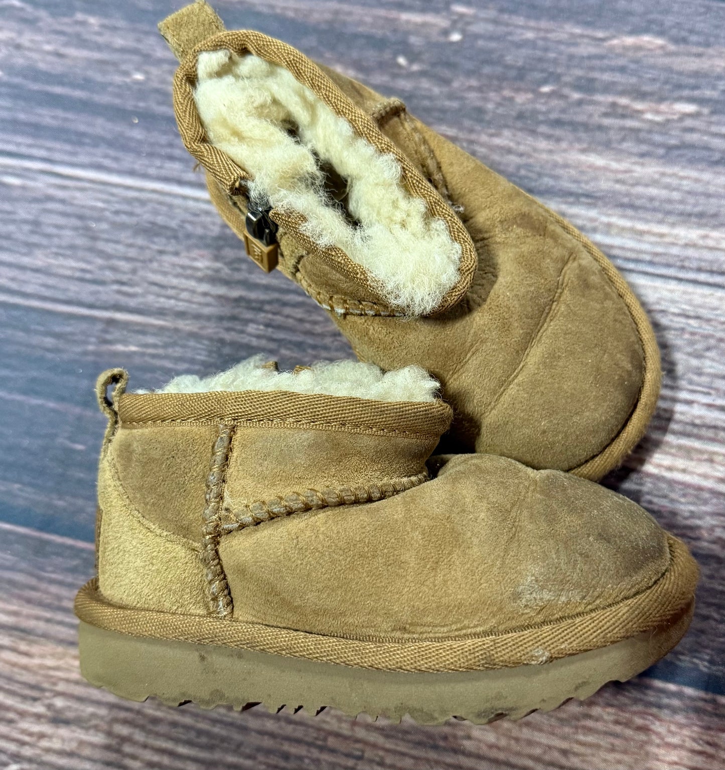 UGG 6