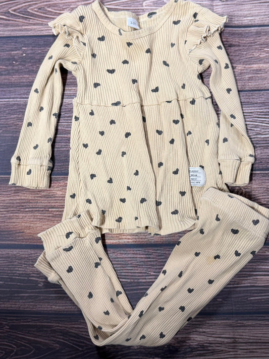 2-3Y..has a stain on pants