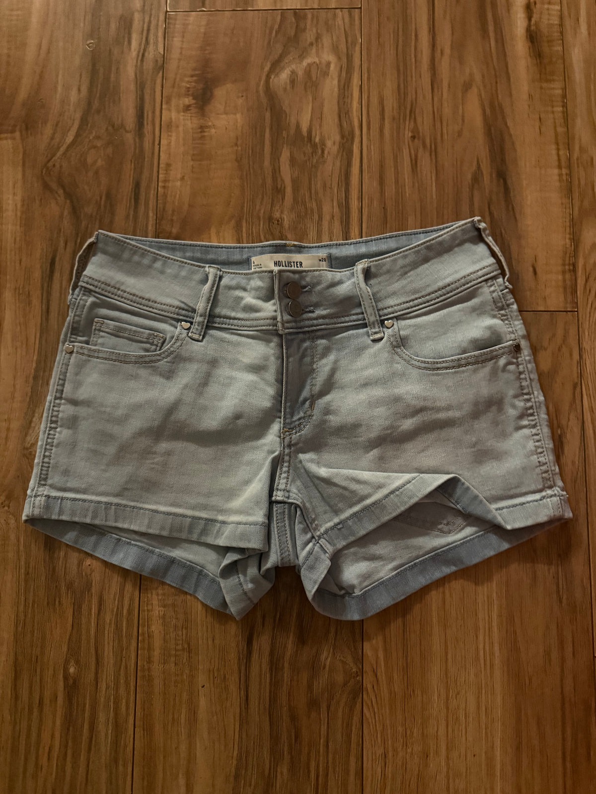 Hollister 8 W28