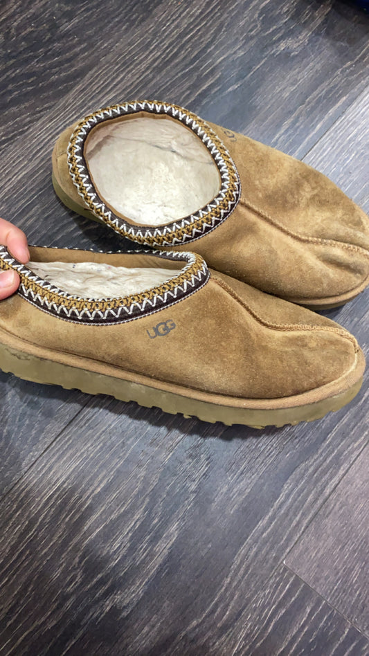 UGGS size 8.. retail $125