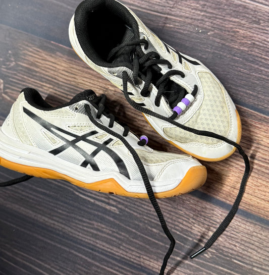 ASICS upcourt 5 size 1.5