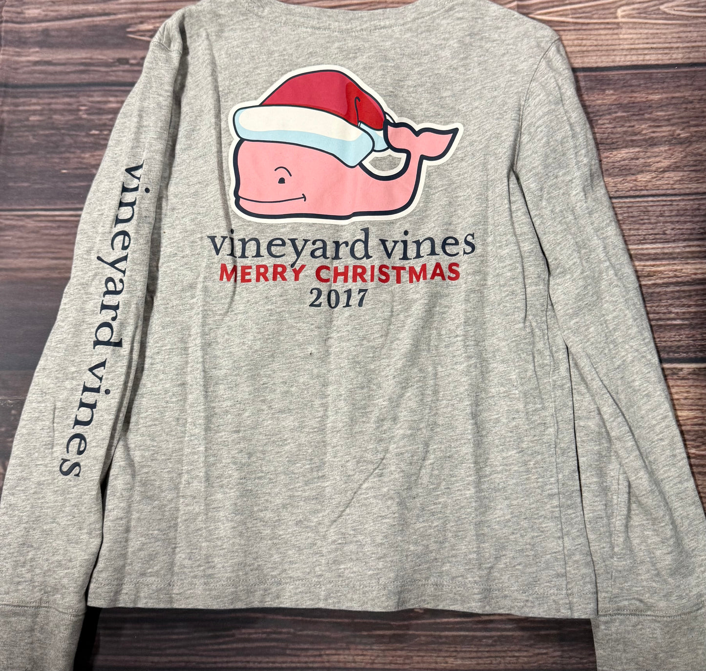 Vineyard vines small..has small spots
