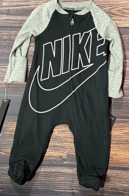 Nwt Nike newborn