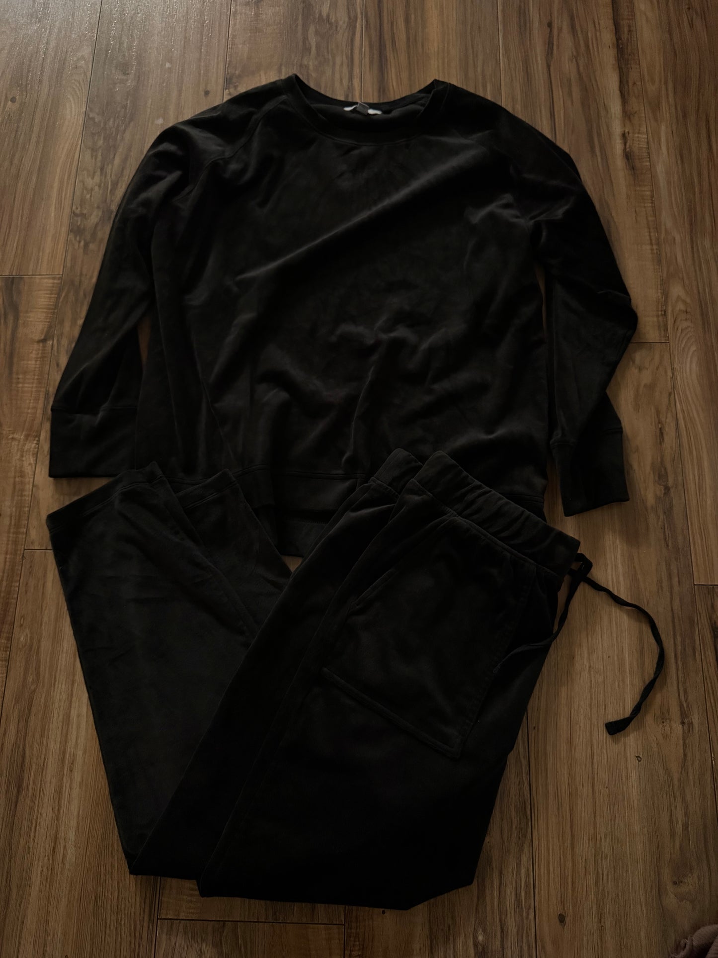 Time & Tru large velour set